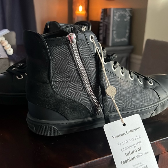 Bought off of Vessier for $300 side zipper tag missing price negotiable - Picture 1 of 4